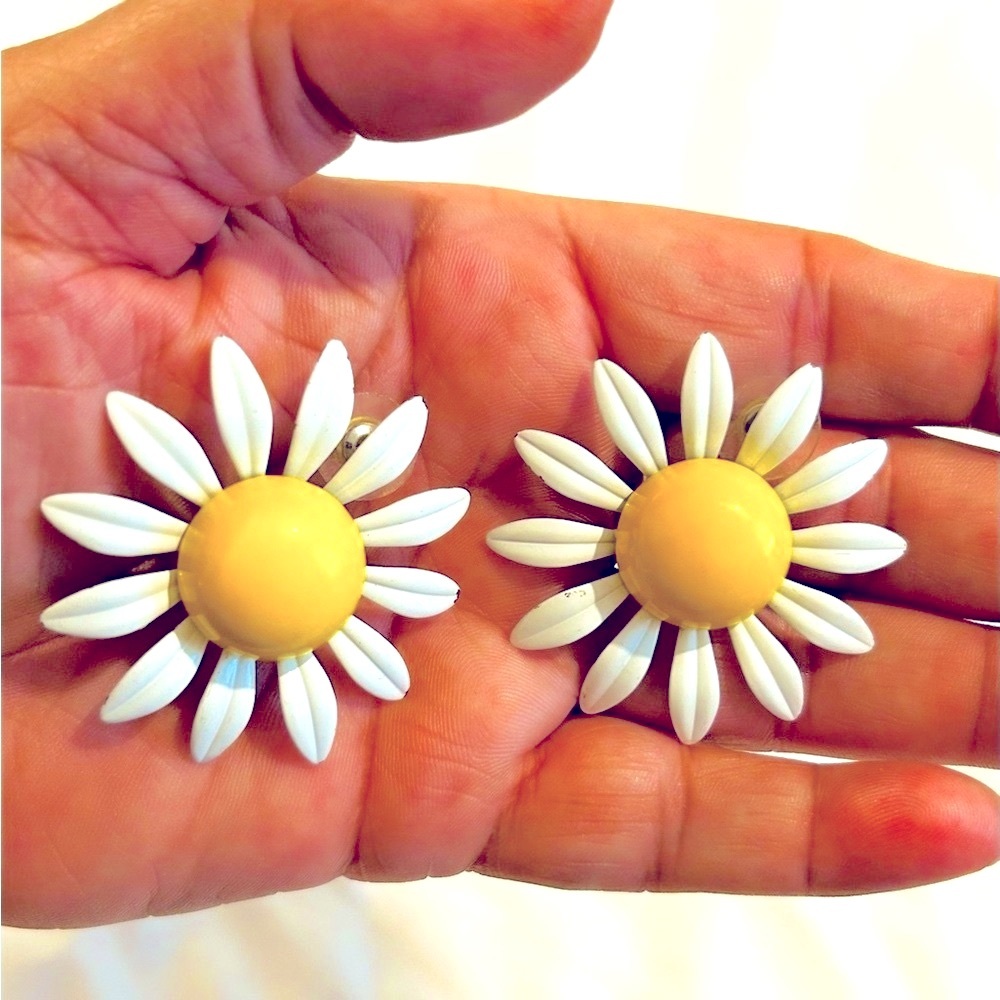 Vintage Yellow and White Daisy Earrings